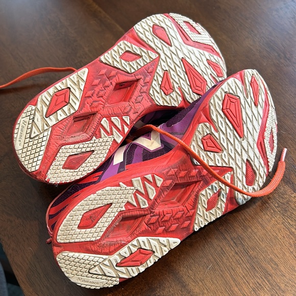 New balance women’s size 7 REVLITE 1400v3. Running shoes. - Picture 4 of 7